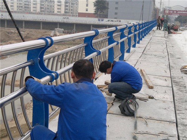 西青不锈钢桥梁护栏除锈维护的重要性及其方法