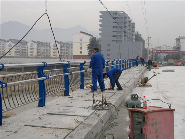 西青不锈钢复合管护栏常见问题及解决方案